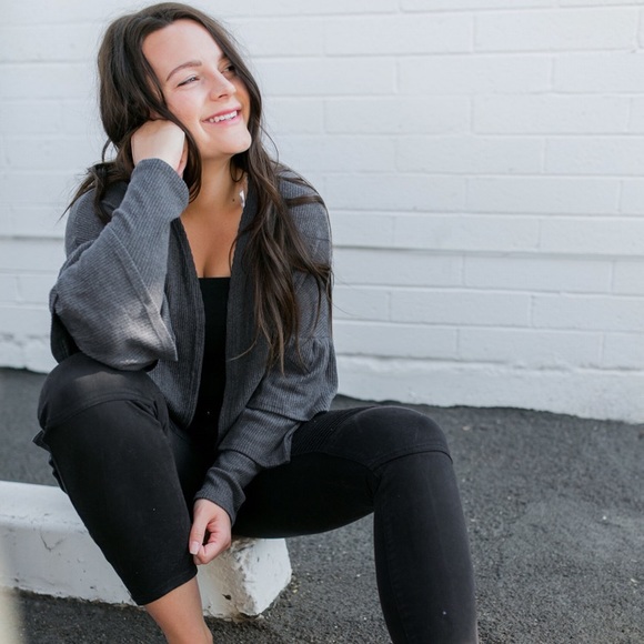 Grey cardigan with ruffle detailing on sleeves - Picture 3 of 7